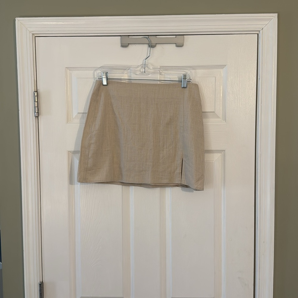 NWT Lulu’s Beige Linen Mini Skirt - Size M - Picture 2 of 4